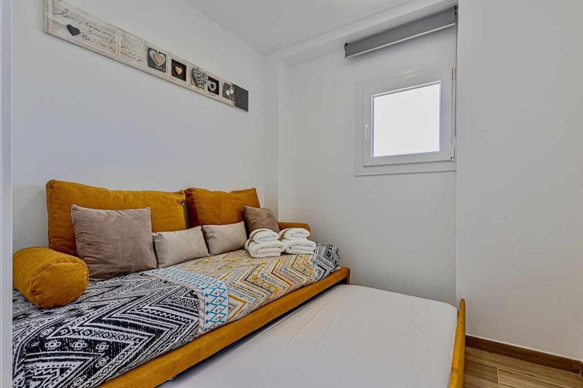 797 Holiday Rentals - Benalbeach- Moderno Piso Para 5 Con Vistas Al Mar Benalmadena Exterior photo